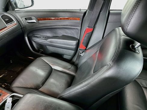 Used 2013 Chrysler 300 RWD image 22