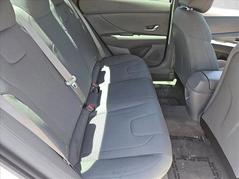 Certified 2025 Hyundai Elantra SE FWD image 23