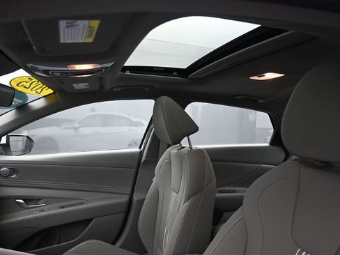 Certified 2025 Hyundai Elantra SEL image 12