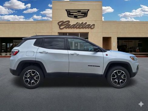 Used 2024 Jeep Compass Trailhawk AWD/4WD image 2