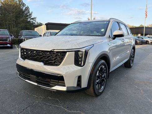 Used 2025 Kia Sorento S image 2