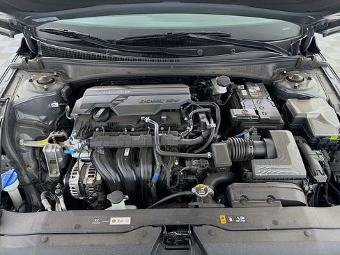 Used 2025 Hyundai Elantra SE image 29