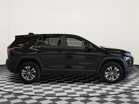Used 2025 Chevrolet Equinox LT image 2