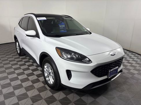 Certified 2020 Ford Escape SE image 1