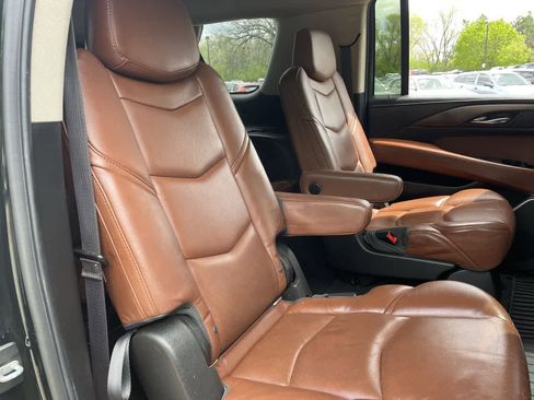 Used 2016 Cadillac Escalade ESV Luxury AWD/4WD image 15