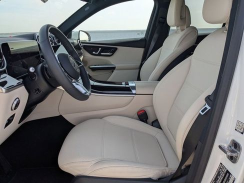 Used 2026 Mercedes-Benz GLC 300 4MATIC image 11