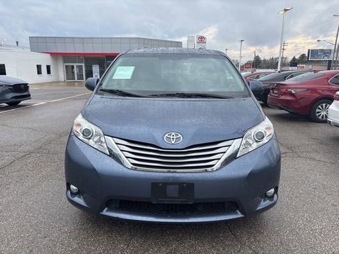 Used 2017 Toyota Sienna XLE w/ XLE Navigation Package FWD image 2