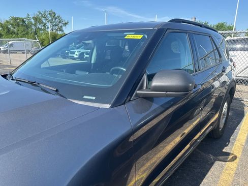 Used 2023 Ford Explorer XLT AWD/4WD image 27