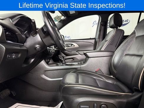 Used 2023 Chevrolet Traverse Premier image 12