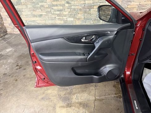 Used 2020 Nissan Rogue SL w/ Premium Package image 9