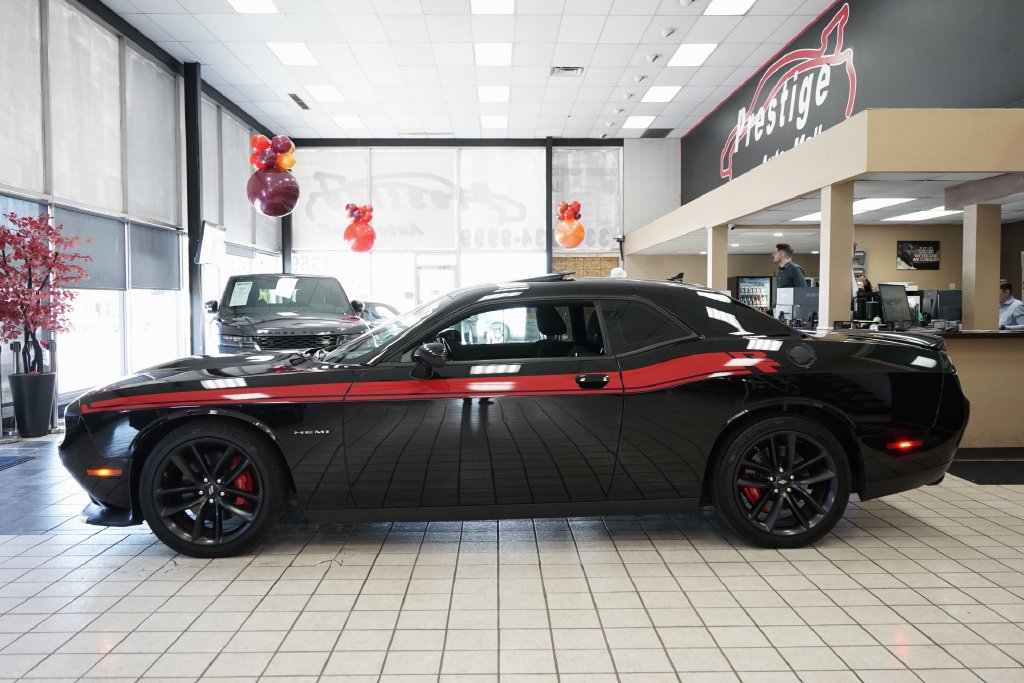 Used 2022 Dodge Challenger R/T w/ Performance Handling Group RWD image 3