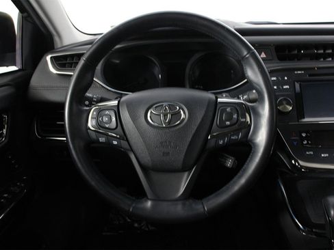 Used 2017 Toyota Avalon Touring image 8