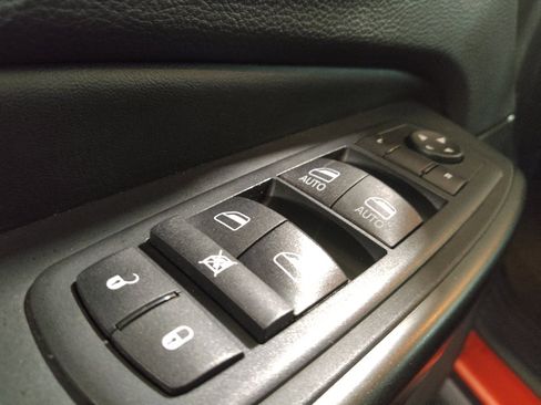 Used 2021 Jeep Cherokee Trailhawk w/ Technology Group AWD/4WD image 27
