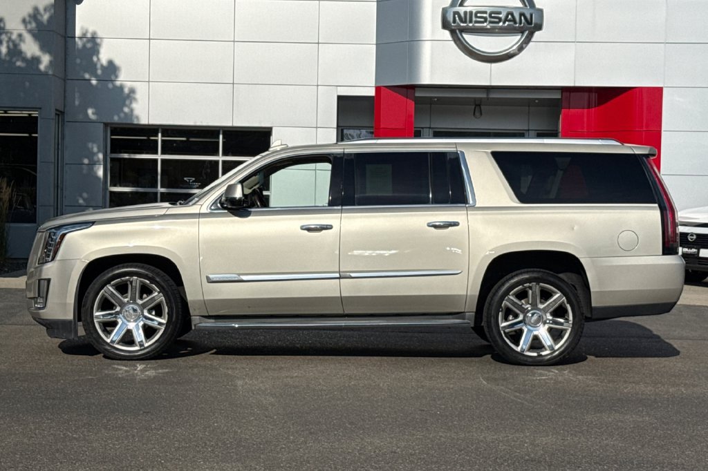 Used 2015 Cadillac Escalade ESV Luxury AWD/4WD image 10