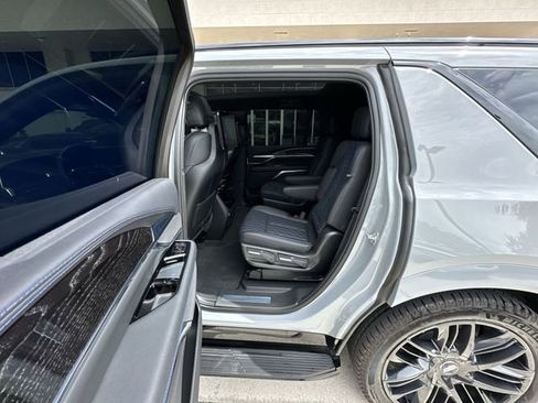 Certified 2026 Cadillac Escalade IQL Sport 1 w/ LPO, ONYX Package AWD/4WD image 30