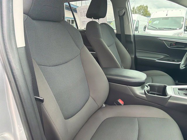 Used 2022 Toyota RAV4 LE AWD/4WD image 10