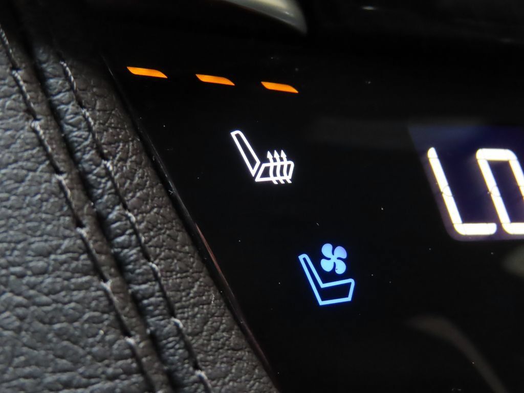 Used 2024 Cadillac XT6 Premium Luxury AWD/4WD image 9