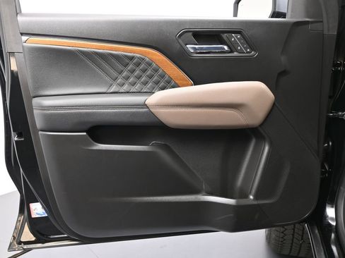 Used 2024 GMC Canyon Denali image 26