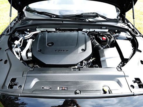 Used 2023 Volvo S90 B6 Plus image 9