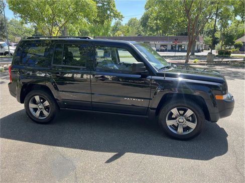 Used 2015 Jeep Patriot High Altitude AWD/4WD image 4