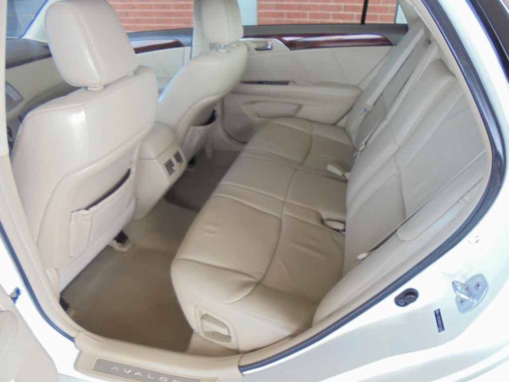 Used 2009 Toyota Avalon Limited FWD image 9