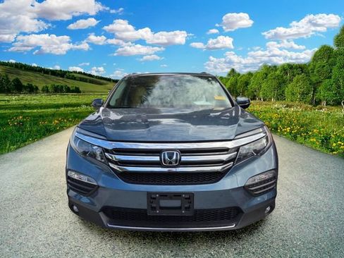 Used 2018 Honda Pilot Touring image 2