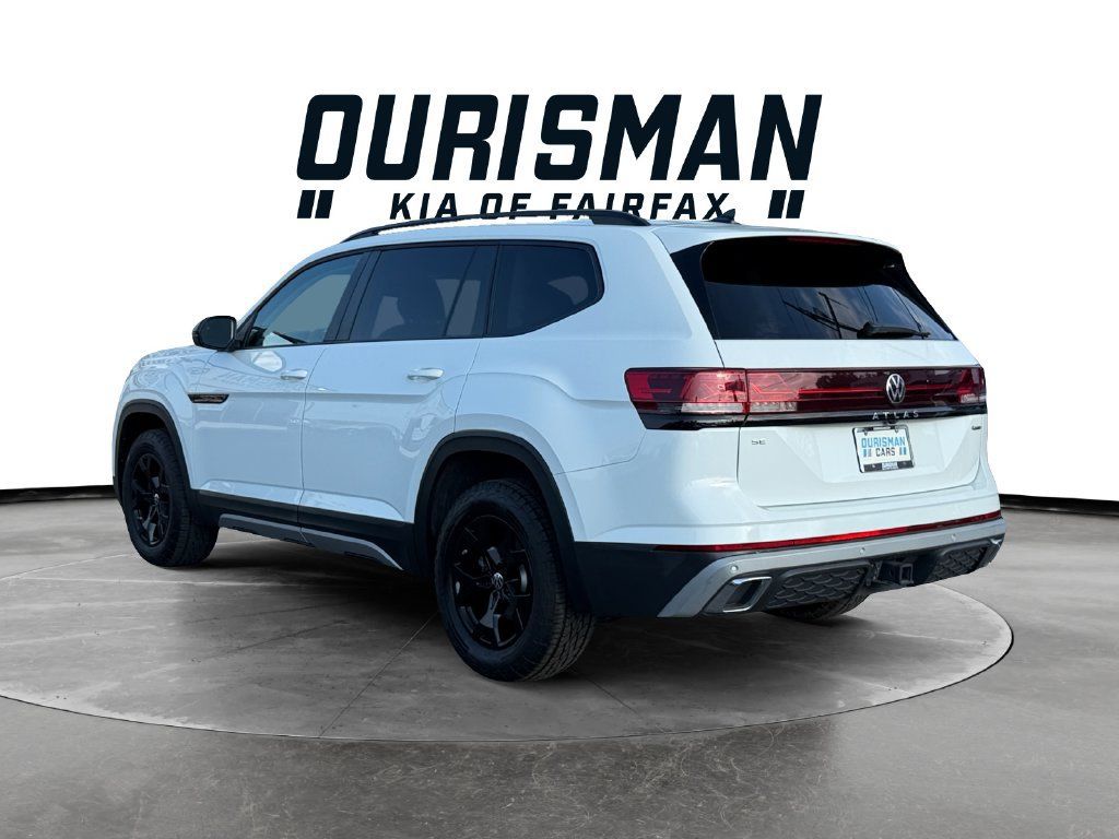 Used 2025 Volkswagen Atlas Peak Edition SE AWD/4WD image 4