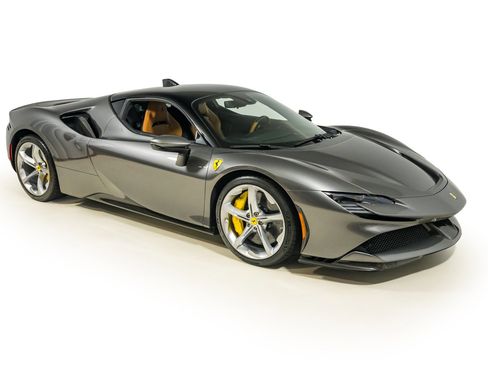 Used 2022 Ferrari SF90 Stradale image 9