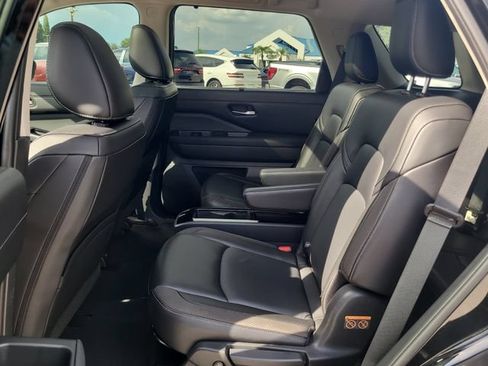 Used 2024 Nissan Pathfinder SL w/ SL Premium Package FWD image 14