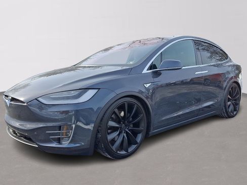 Used 2016 Tesla Model X 90D image 3