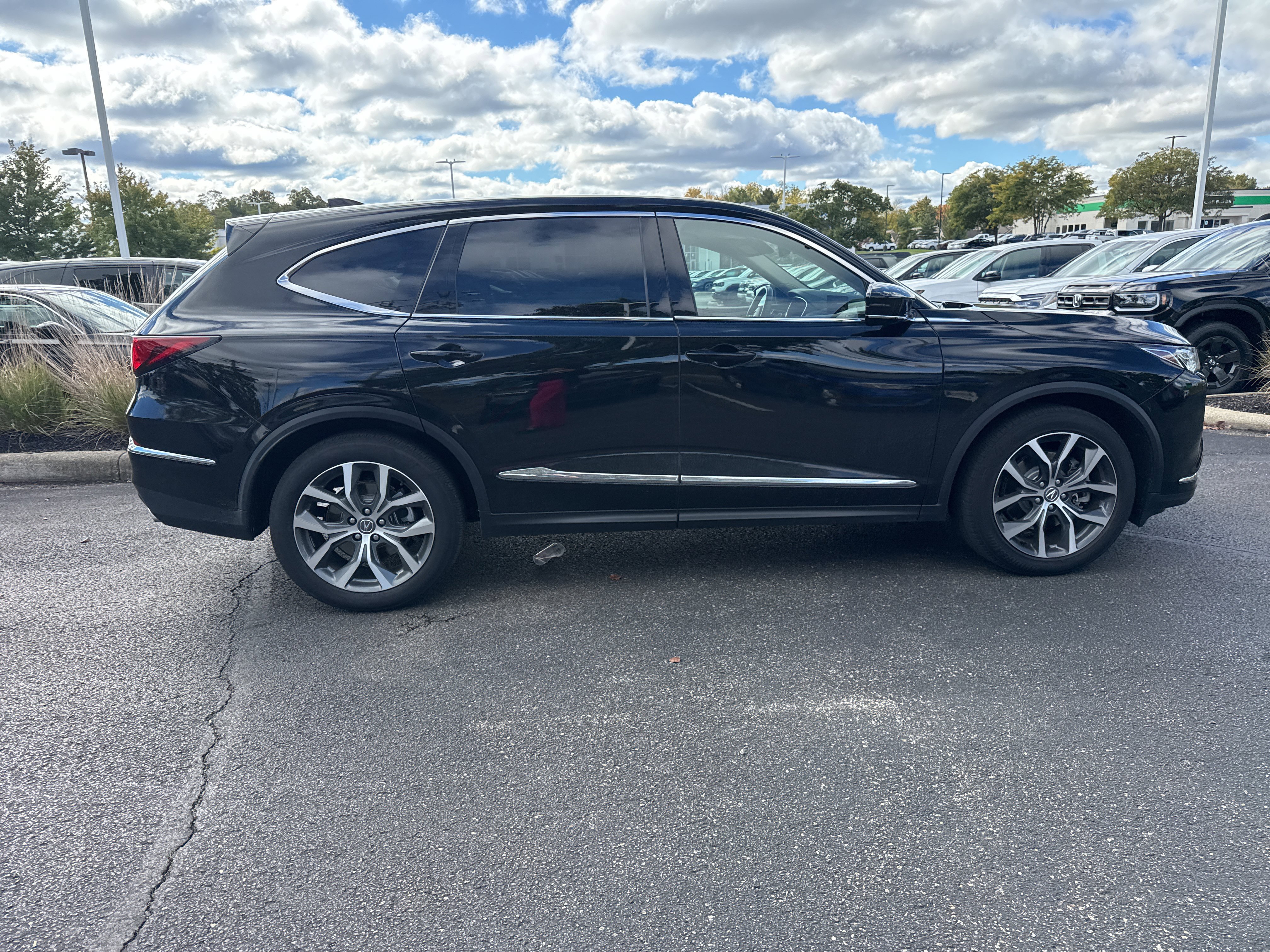 Used 2023 Acura MDX w/ Technology Package AWD/4WD image 30