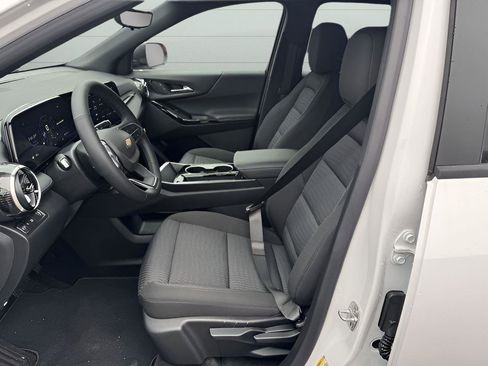New 2025 Chevrolet Equinox LT w/ Safety and Technology Package image 11