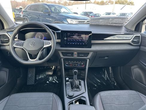 New 2026 Volkswagen Taos SE image 12