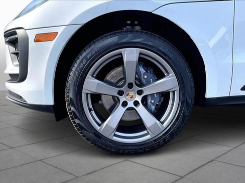 Used 2025 Porsche Macan image 12