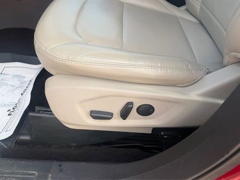 Used 2019 Ford Explorer XLT w/ Equipment Group 202A AWD/4WD image 18