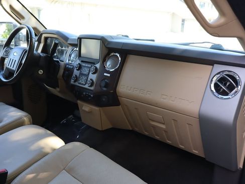 Used 2015 Ford F250 Lariat w/ Lariat Ultimate Package AWD/4WD image 18