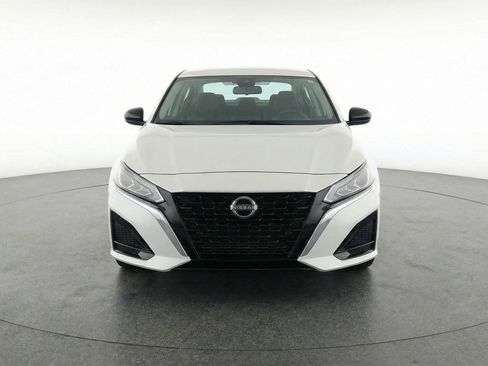 Used 2025 Nissan Altima 2.5 SV image 2