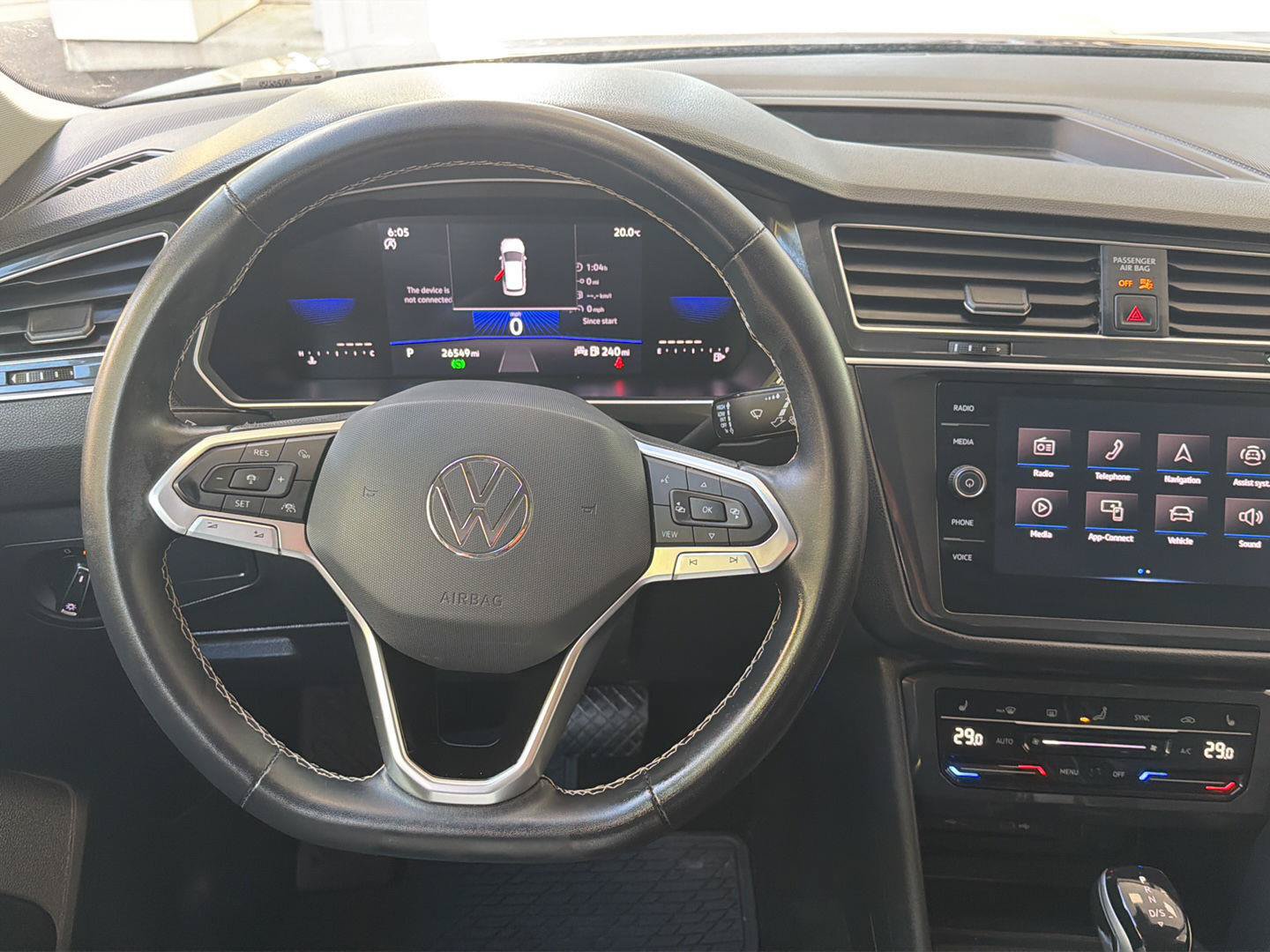 Certified 2023 Volkswagen Tiguan SE FWD image 21