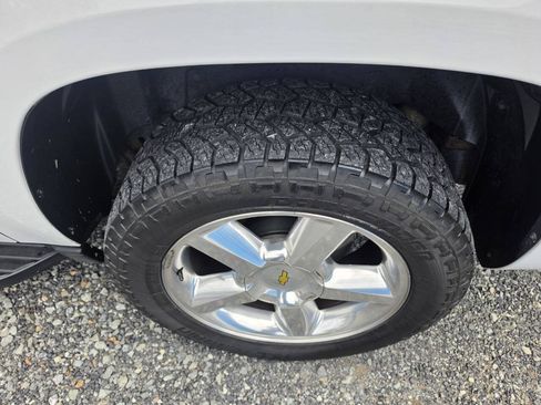 Used 2011 Chevrolet Avalanche LTZ AWD/4WD image 31