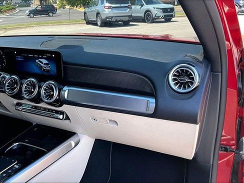 Used 2022 Mercedes-Benz GLB 250 w/ Premium Package Lite image 21