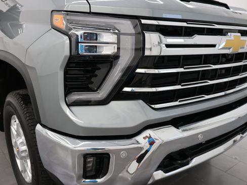 Used 2024 Chevrolet Silverado 2500 LTZ w/ LTZ Premium Package AWD/4WD image 19