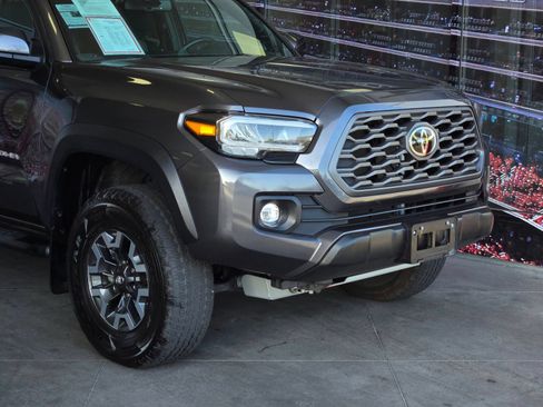 Certified 2020 Toyota Tacoma TRD Off-Road w/ Technology Package AWD/4WD image 2