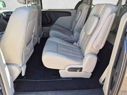 Used 2012 Chrysler Town & Country Touring-L w/ Entertainment Group #2 FWD image 19