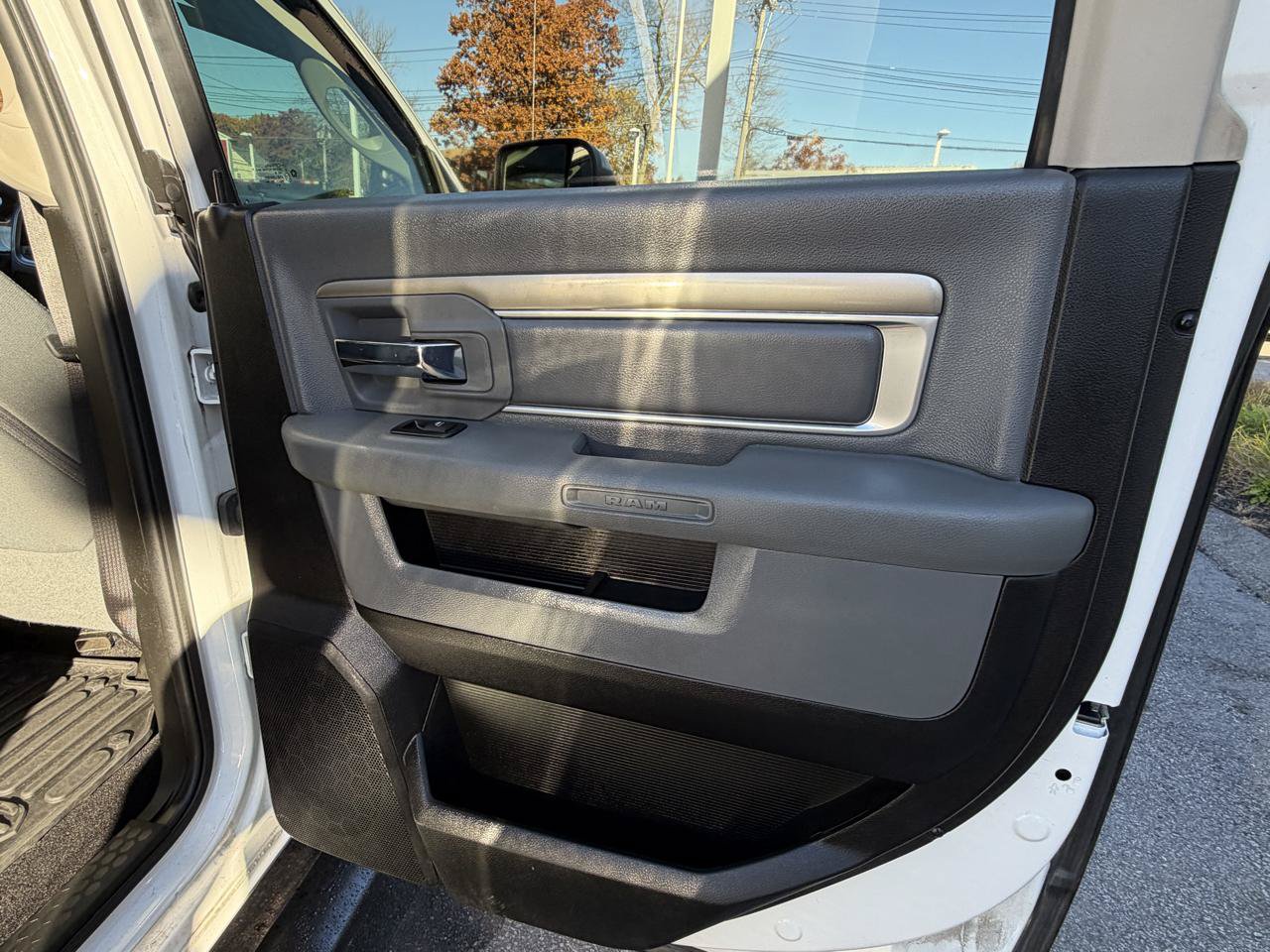 Used 2018 RAM 3500 SLT AWD/4WD image 42