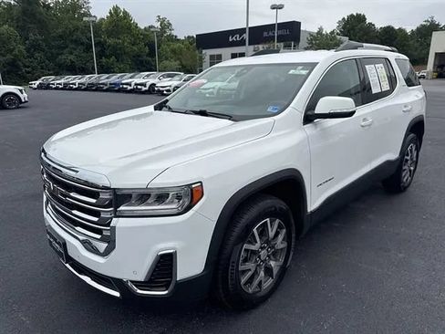 Used 2023 GMC Acadia SLE w/ Driver Convenience Package FWD image 3