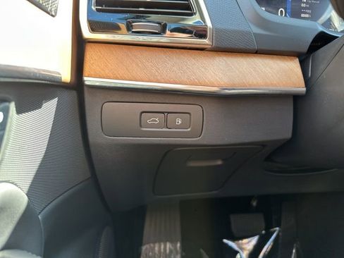 Certified 2024 Volvo XC90 T8 Plus w/ Protection Package Premier AWD/4WD image 31