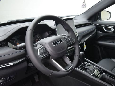 New 2026 Jeep Compass Latitude image 28