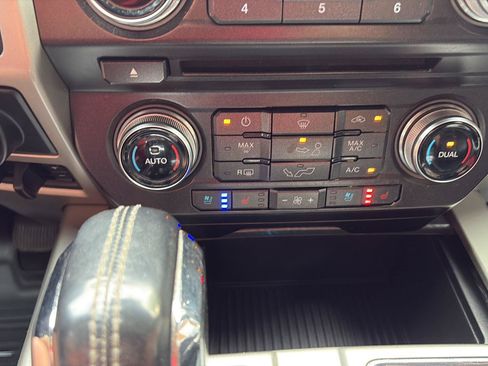 Used 2018 Ford F150 Lariat w/ Equipment Group 502A Luxury AWD/4WD image 19