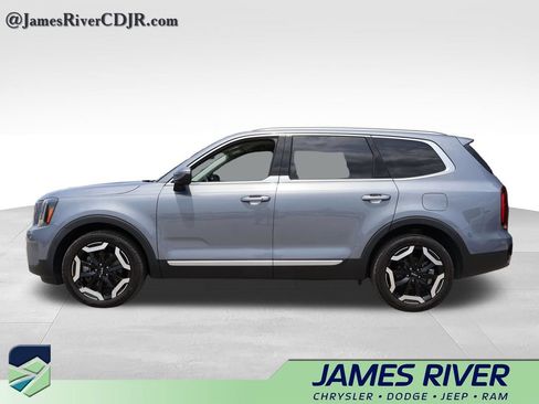 Used 2023 Kia Telluride S AWD/4WD image 2