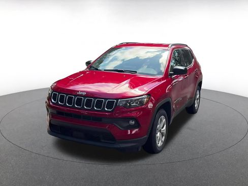Used 2025 Jeep Compass Latitude AWD/4WD image 7